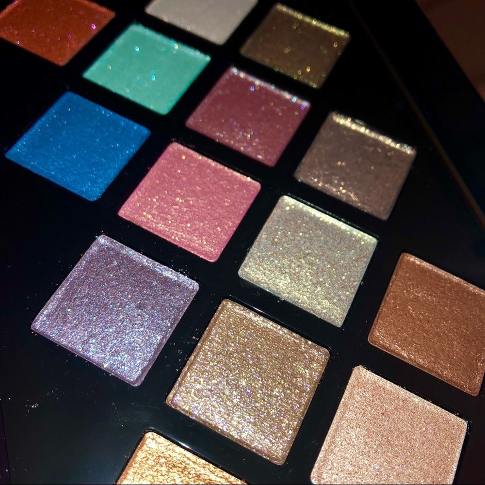 Fenty Beauty Galaxy Palette - Picture 3 of 6